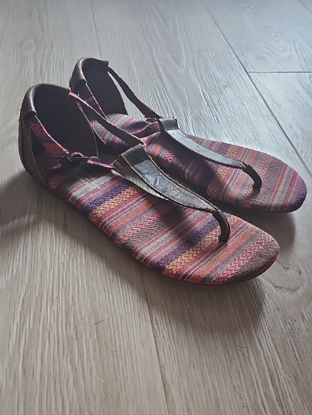 Toms Multicolor Striped Fabric Thong Sandals in Burgundy and Rust